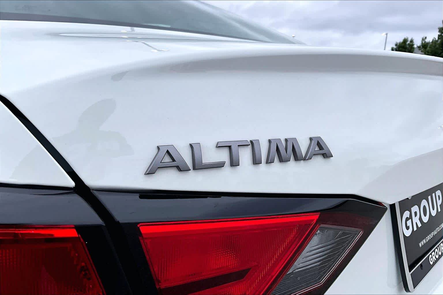 Used 2025 Nissan Altima 2.5 SV FWD image 10