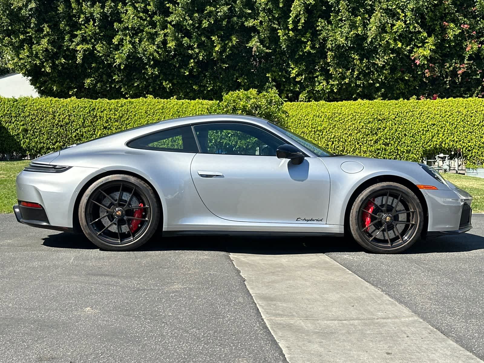 Certified 2025 Porsche 911 Carrera GTS RWD image 8