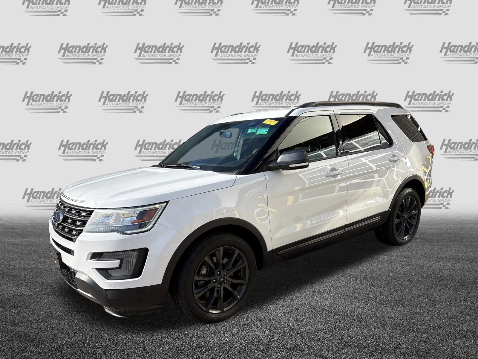 Used 2017 Ford Explorer XLT w/ Equipment Group 202A image 5