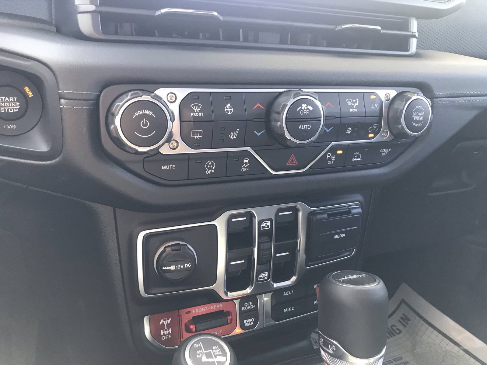 Used 2025 Jeep Gladiator Rubicon AWD/4WD image 31