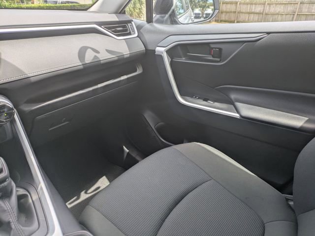 Used 2025 Toyota RAV4 LE AWD/4WD image 17