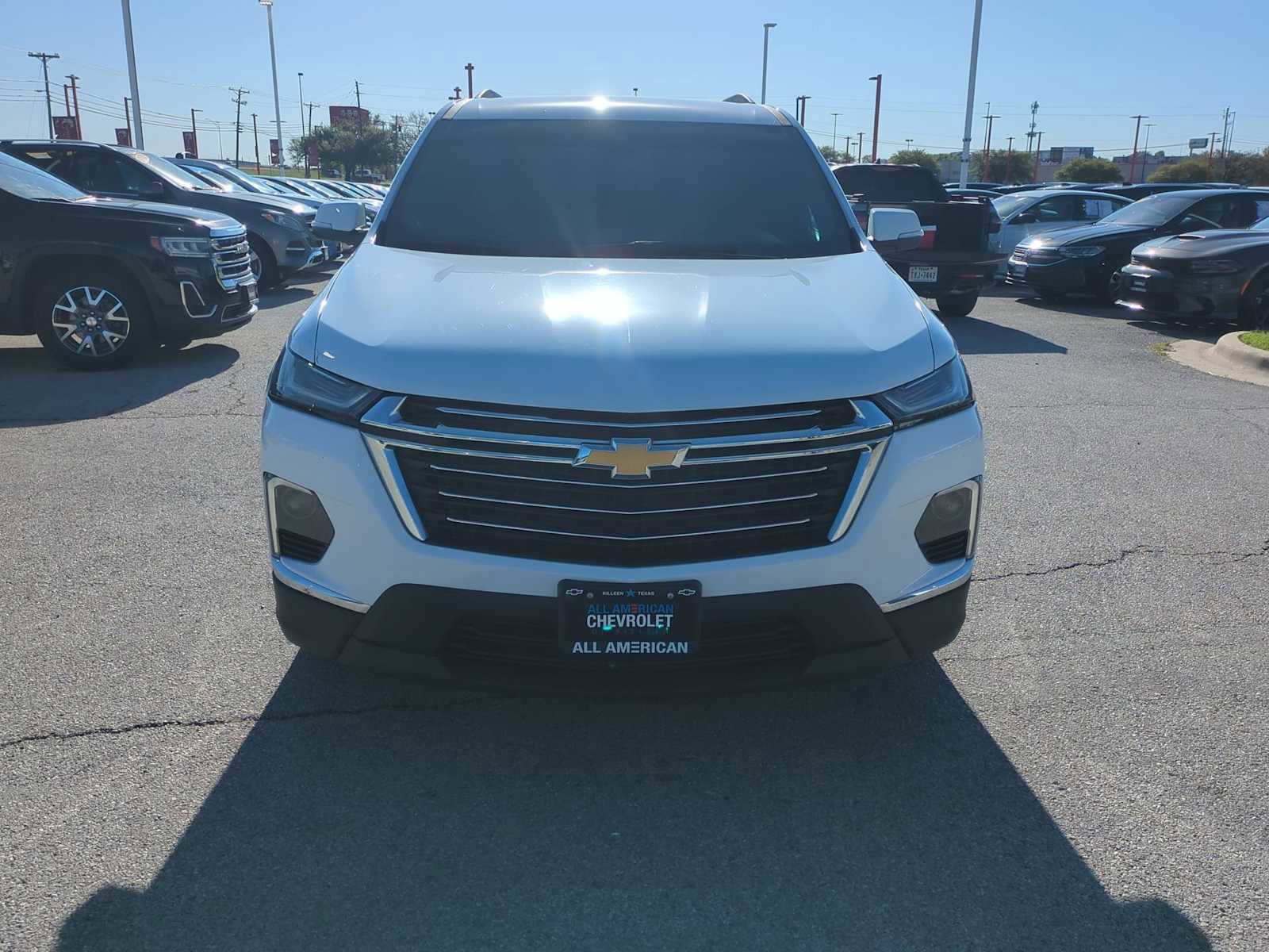 Used 2023 Chevrolet Traverse LT image 3