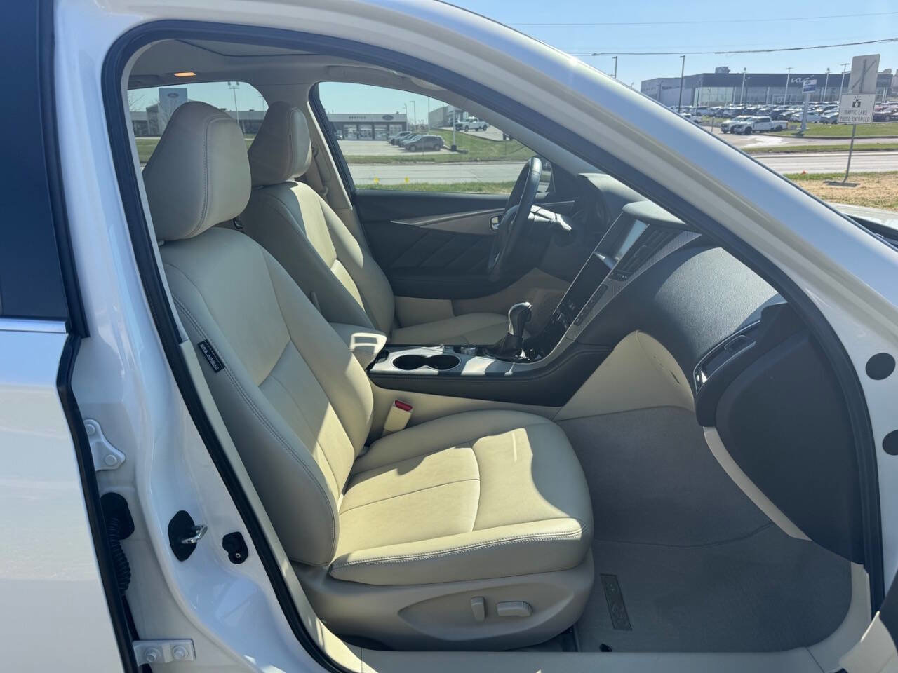 Used 2015 INFINITI Q50 Premium w/ Navigation Package image 14