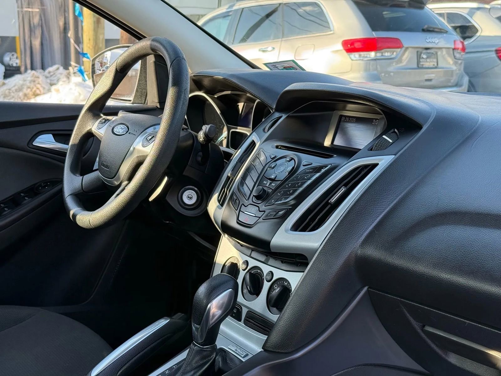 Used 2013 Ford Focus SE w/ SE Winter Pkg image 39