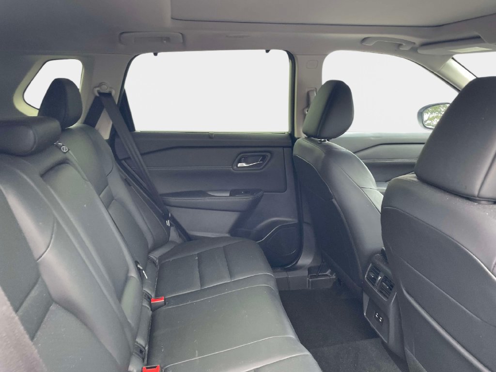 Used 2024 Nissan Rogue SV w/ SV Premium Package FWD image 12