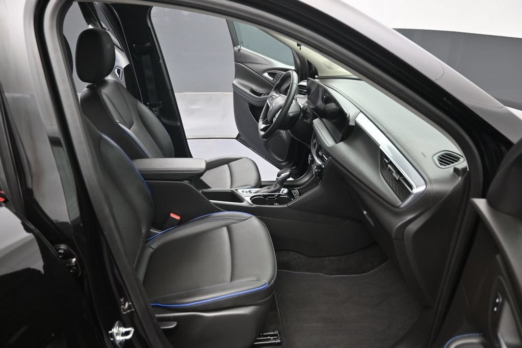 Used 2025 Buick Encore GX Sport Touring FWD image 27