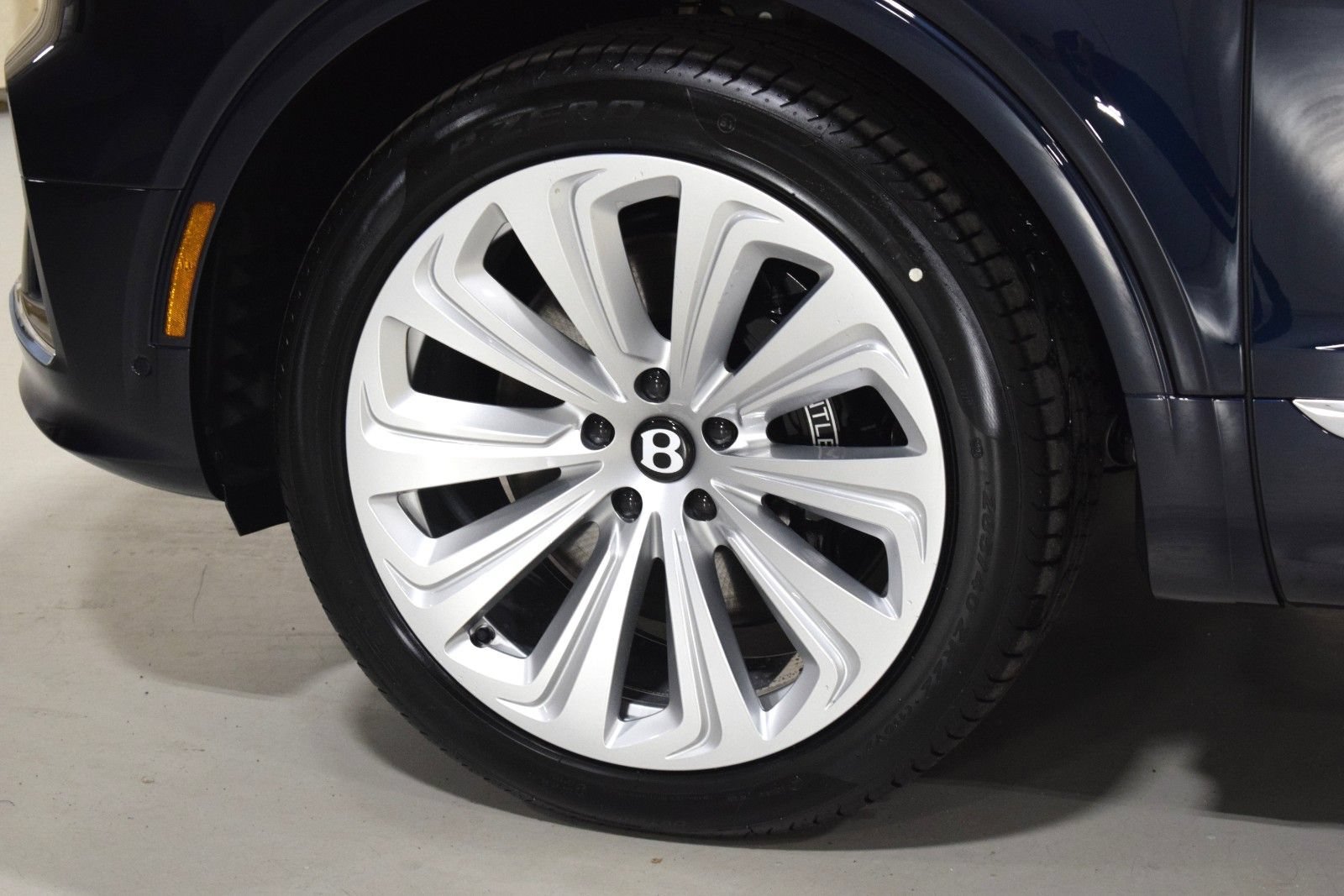 New 2026 Bentley Bentayga AWD/4WD image 17
