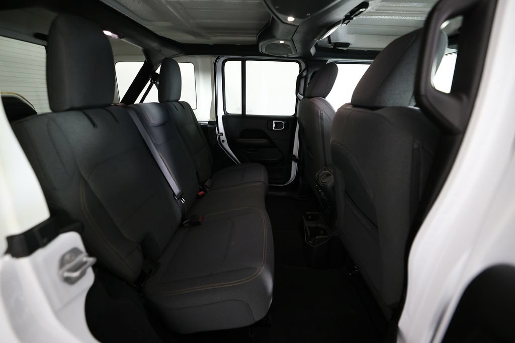 Used 2026 Jeep Wrangler Unlimited Sahara AWD/4WD image 11