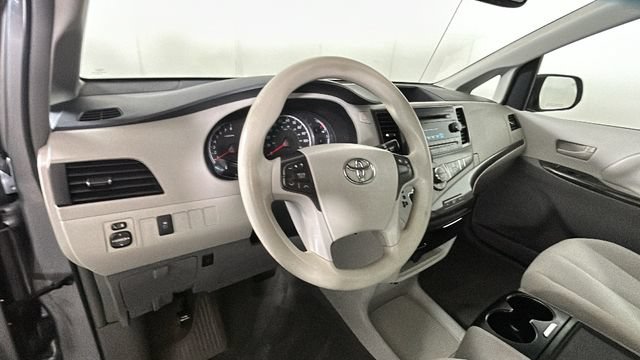 Used 2014 Toyota Sienna LE AWD/4WD image 13