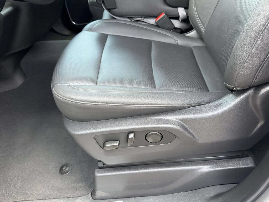 Used 2026 GMC Sierra 1500 SLT AWD/4WD image 16