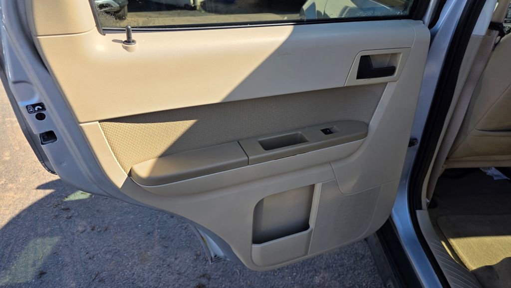 Used 2010 Ford Escape XLT image 29
