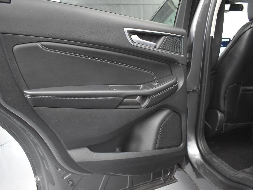 Used 2024 Ford Edge Titanium image 15