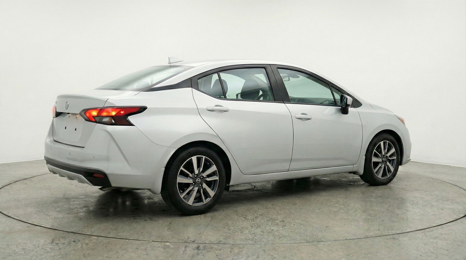 Used 2025 Nissan Versa SV FWD image 9