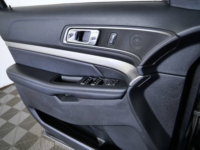 Certified 2018 Ford Explorer XLT w/ Equipment Group 202A AWD/4WD image 25