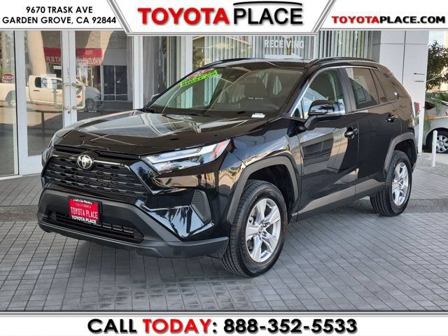 Used 2025 Toyota RAV4 XLE FWD image 1