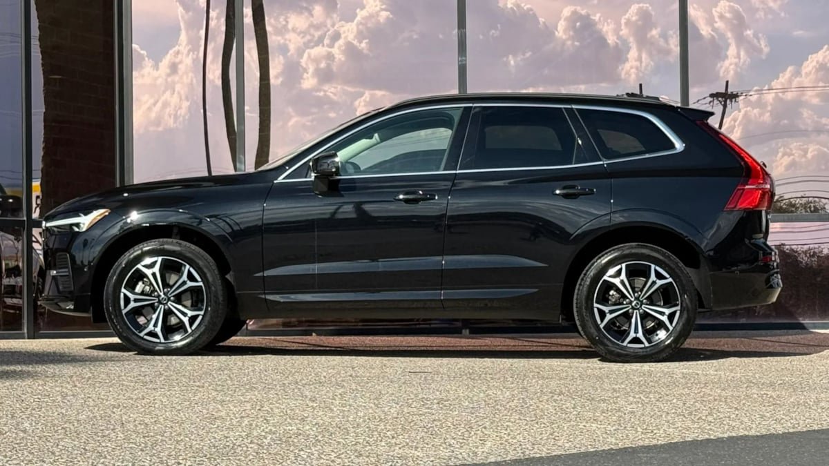 Used 2022 Volvo XC60 B5 Momentum image 5