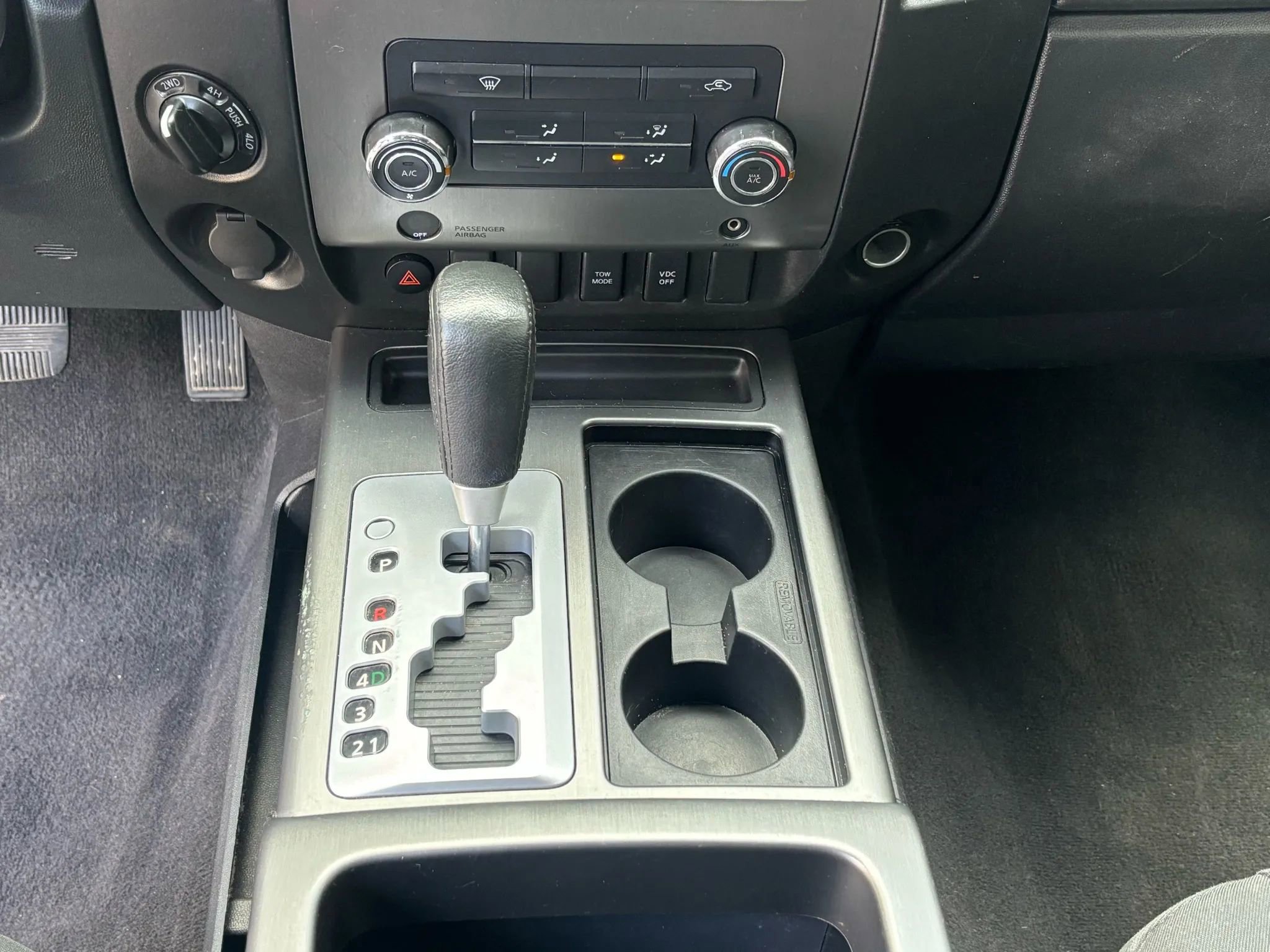 Used 2011 Nissan Titan SV w/ SV Value Truck Pkg image 27