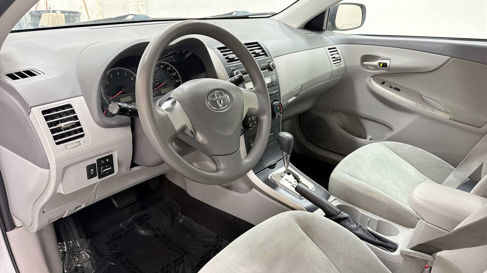 Used 2010 Toyota Corolla LE FWD image 12