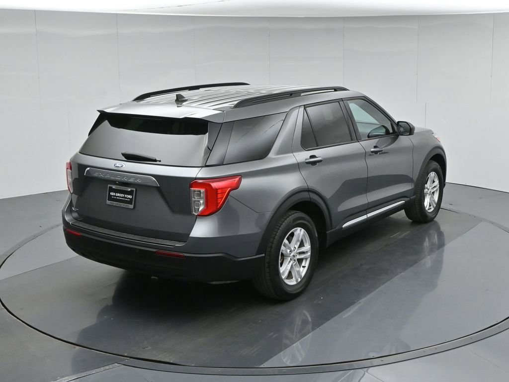 Used 2023 Ford Explorer XLT image 39