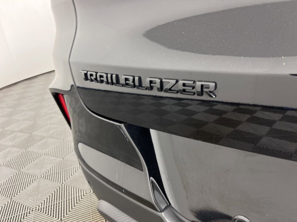 Used 2025 Chevrolet TrailBlazer RS w/ Convenience Package image 33