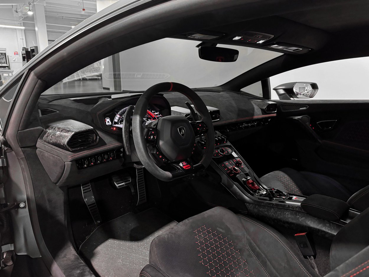 Used 2018 Lamborghini Huracan Performante image 11