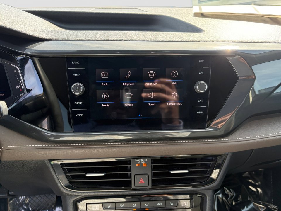 Used 2022 Volkswagen Taos SEL image 17