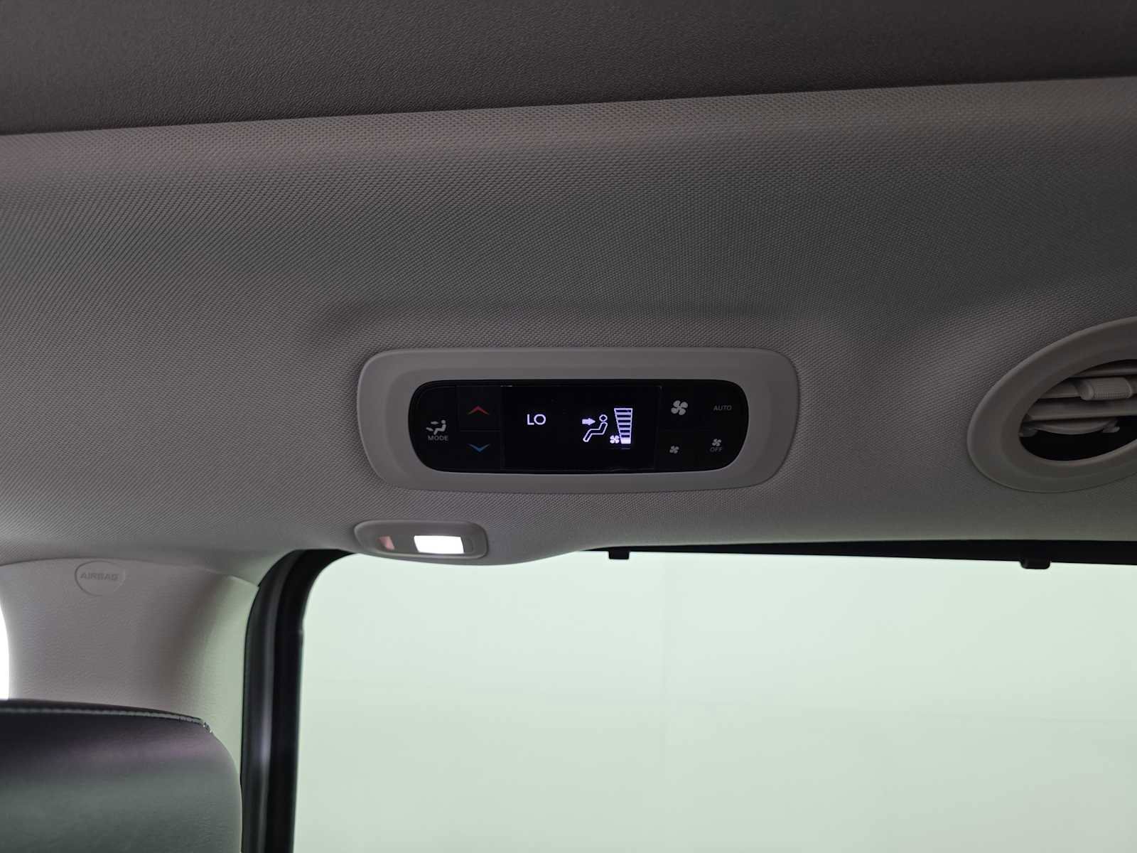 Used 2024 Chrysler Pacifica Limited image 28