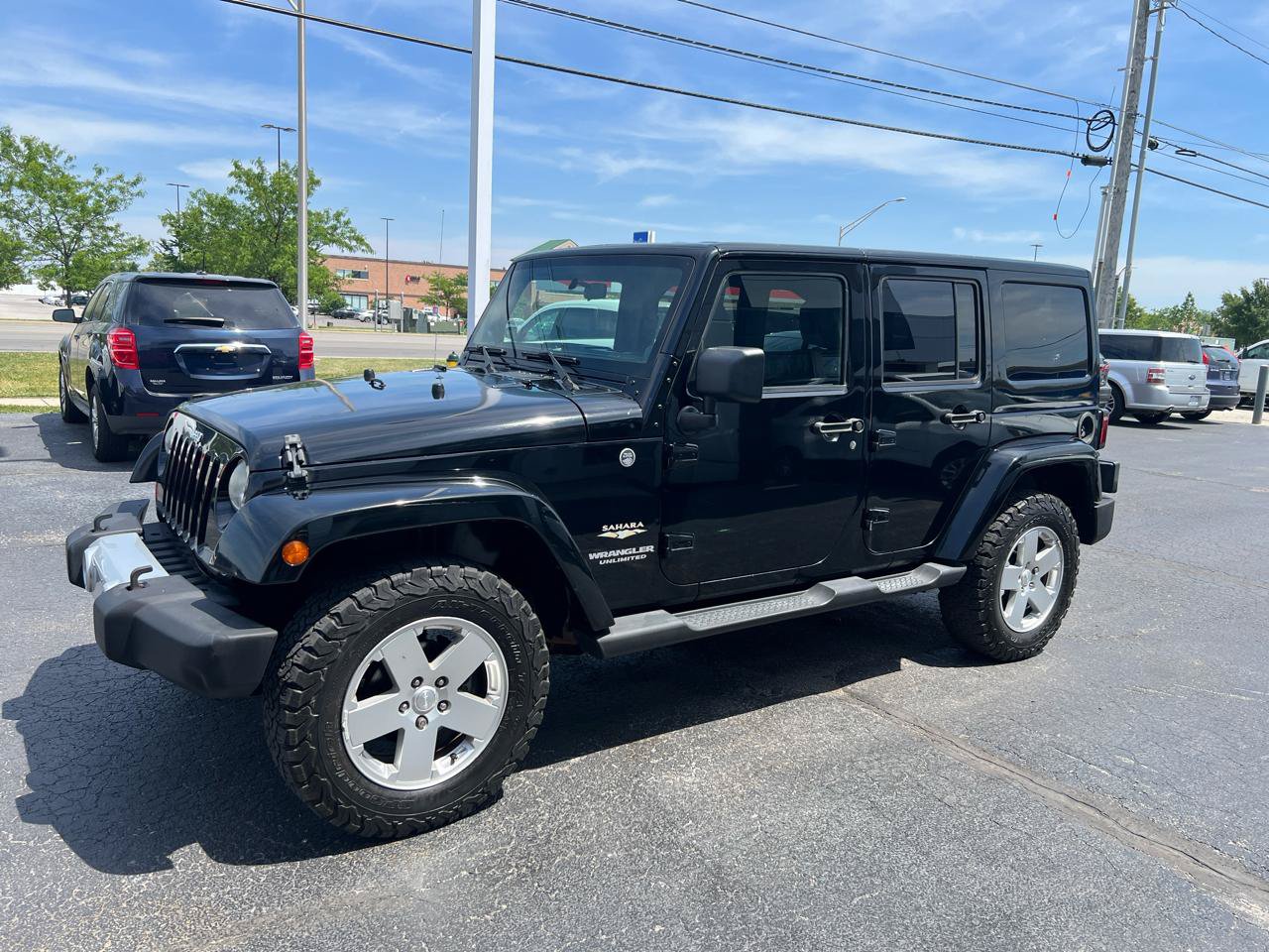 Used 2011 Jeep Wrangler Unlimited Sahara w/ Connectivity Group AWD/4WD image 2