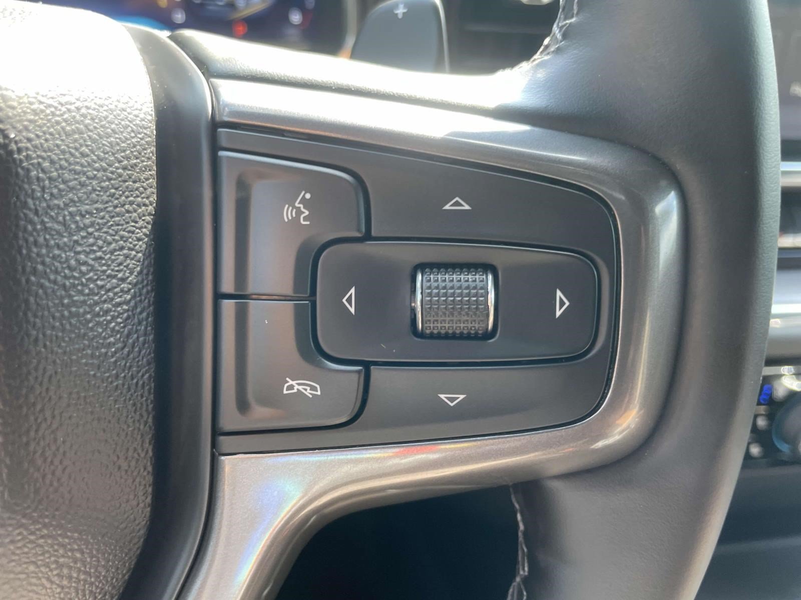 Used 2025 Chevrolet Silverado 1500 High Country w/ High Country Premium Package AWD/4WD image 21