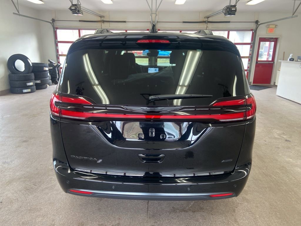 New 2026 Chrysler Pacifica Select w/ S Appearance Package AWD/4WD image 12