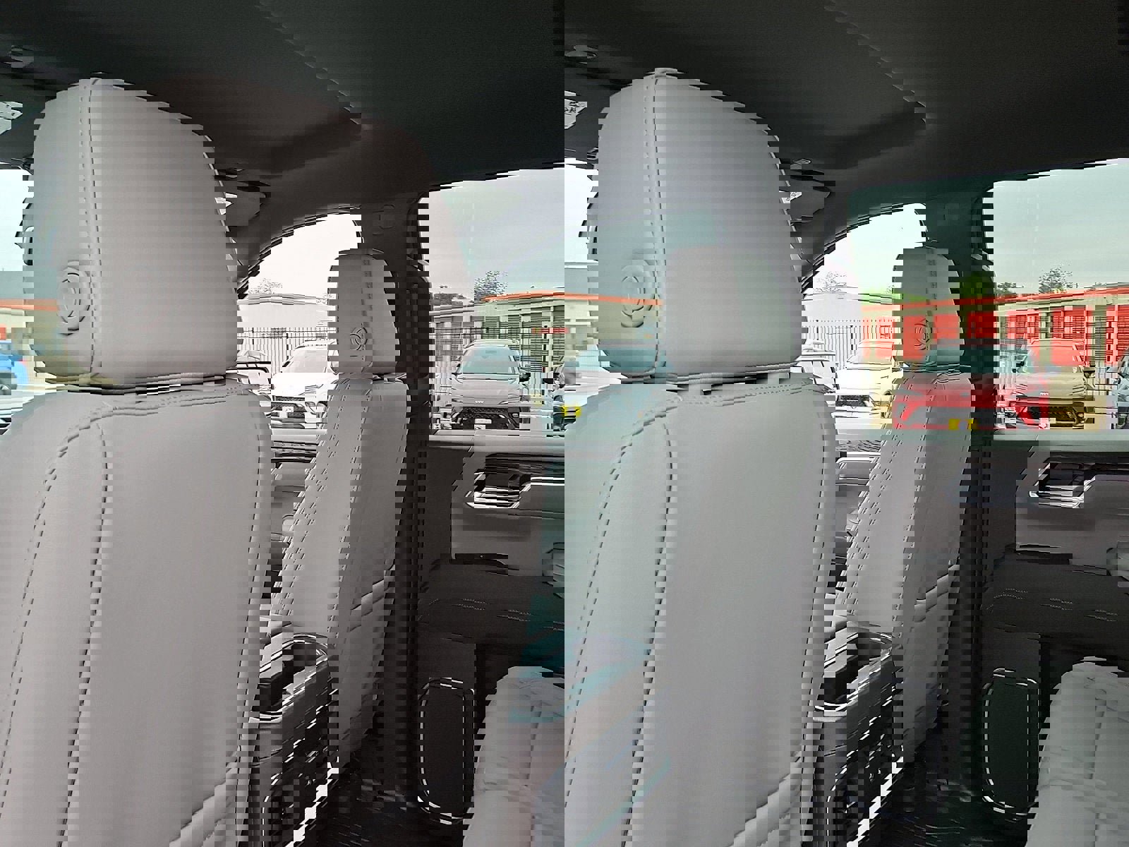 New 2026 GMC Sierra 1500 SLT image 9