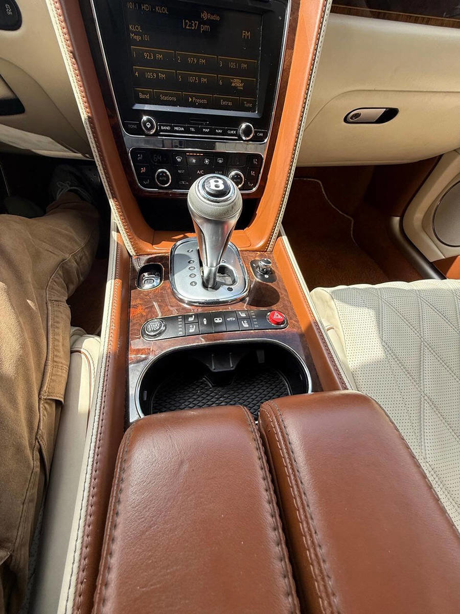 Used 2015 Bentley Flying Spur W12 image 28