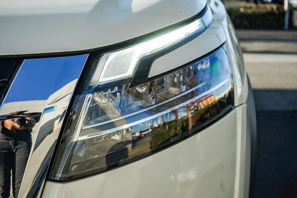 Used 2024 Nissan Pathfinder SL image 8