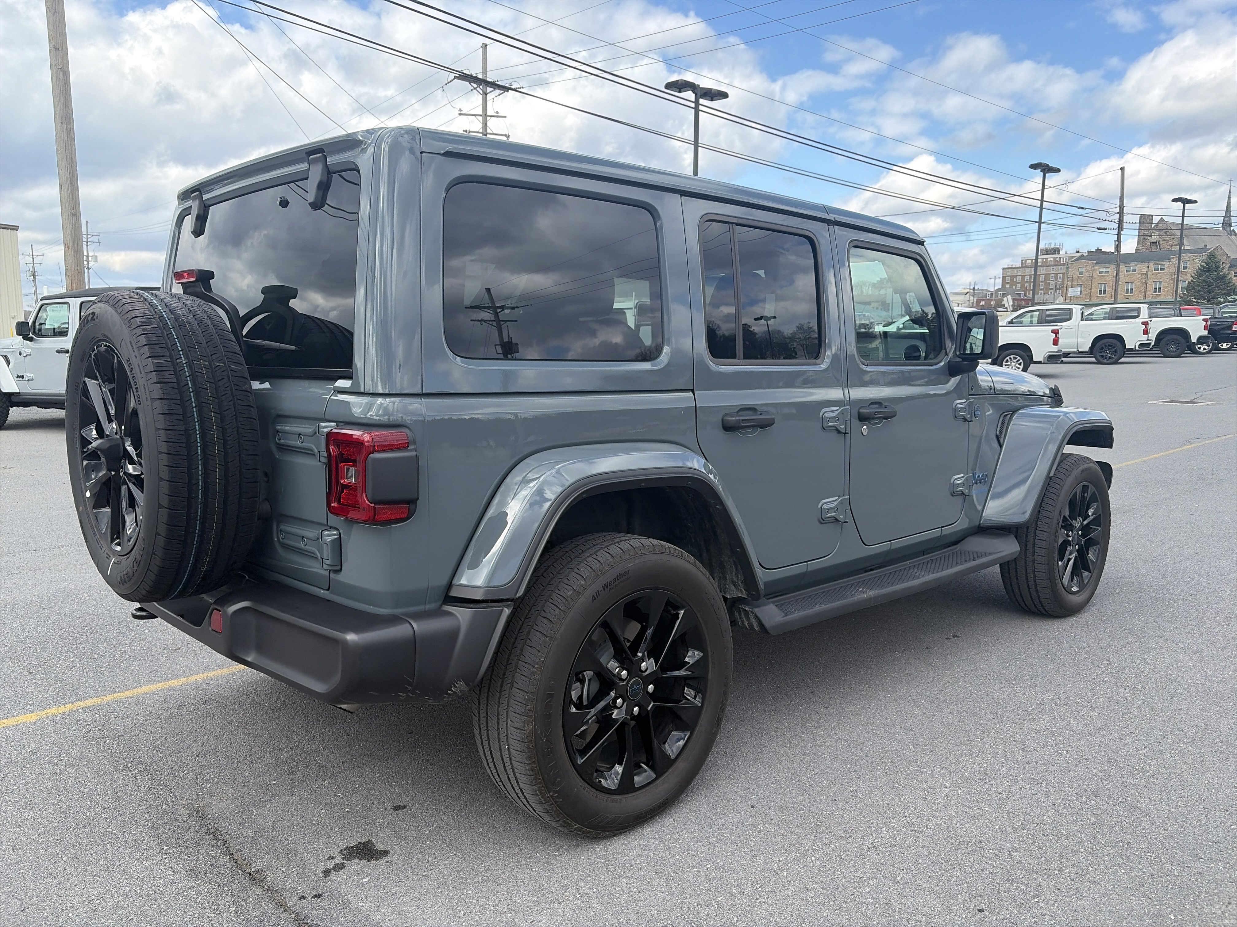 Used 2025 Jeep Wrangler Sahara image 3