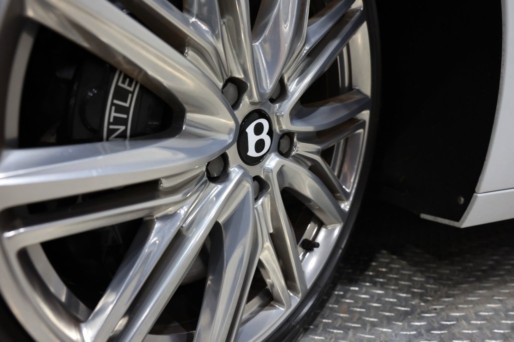 Used 2020 Bentley Flying Spur W12 image 21