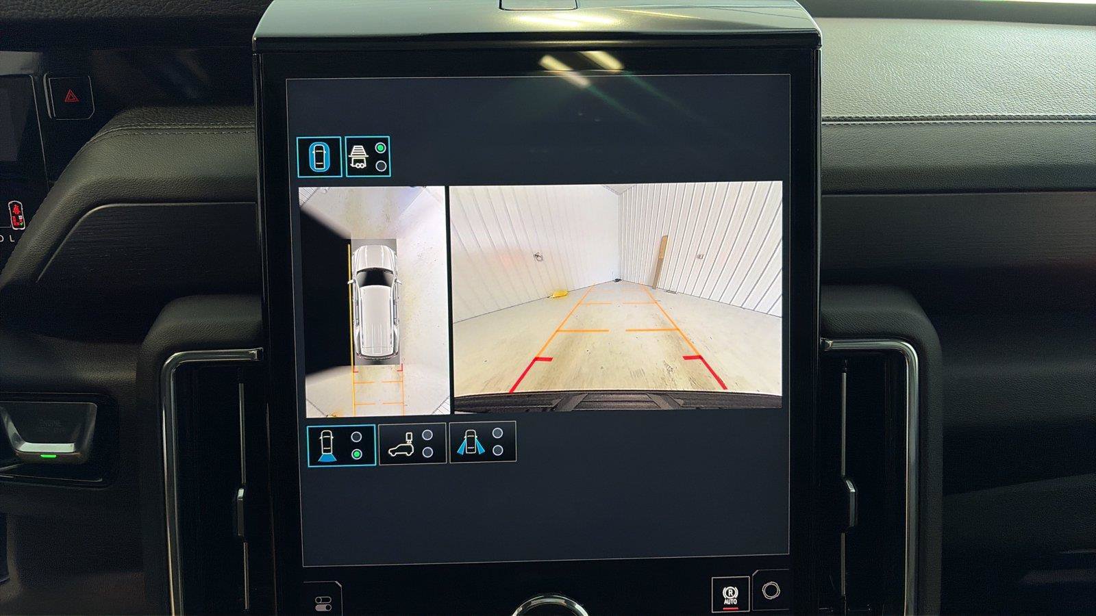 Used 2026 GMC Yukon Denali w/ Sun & Power Step Package AWD/4WD image 19