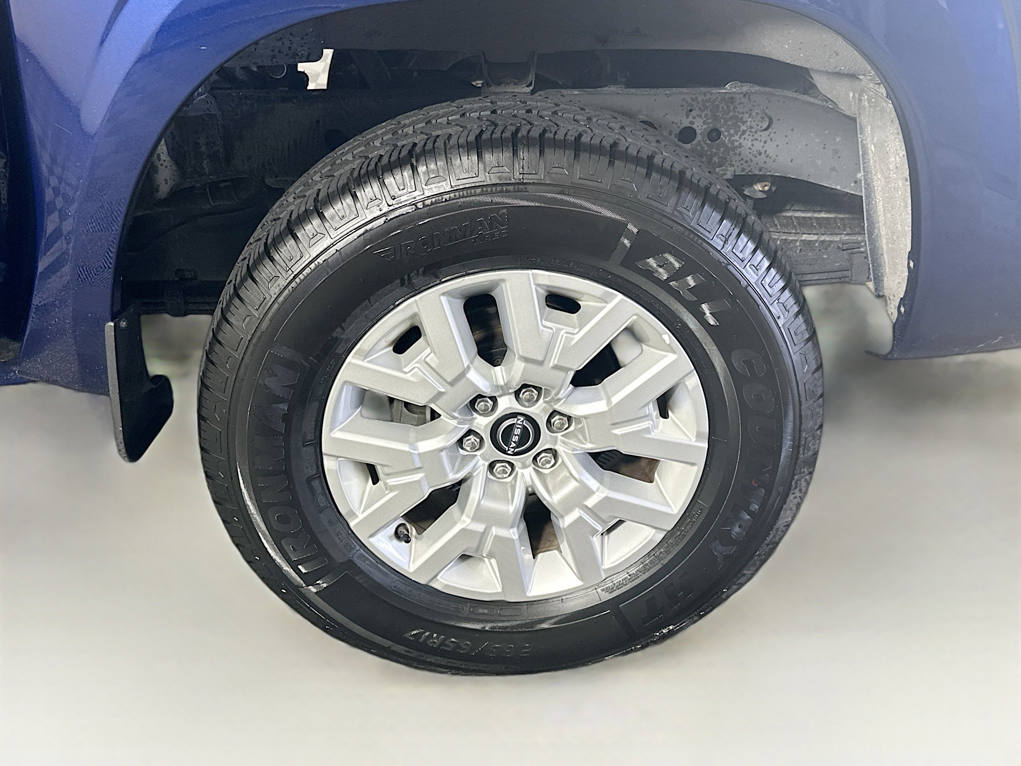 Used 2023 Nissan Frontier SV image 11