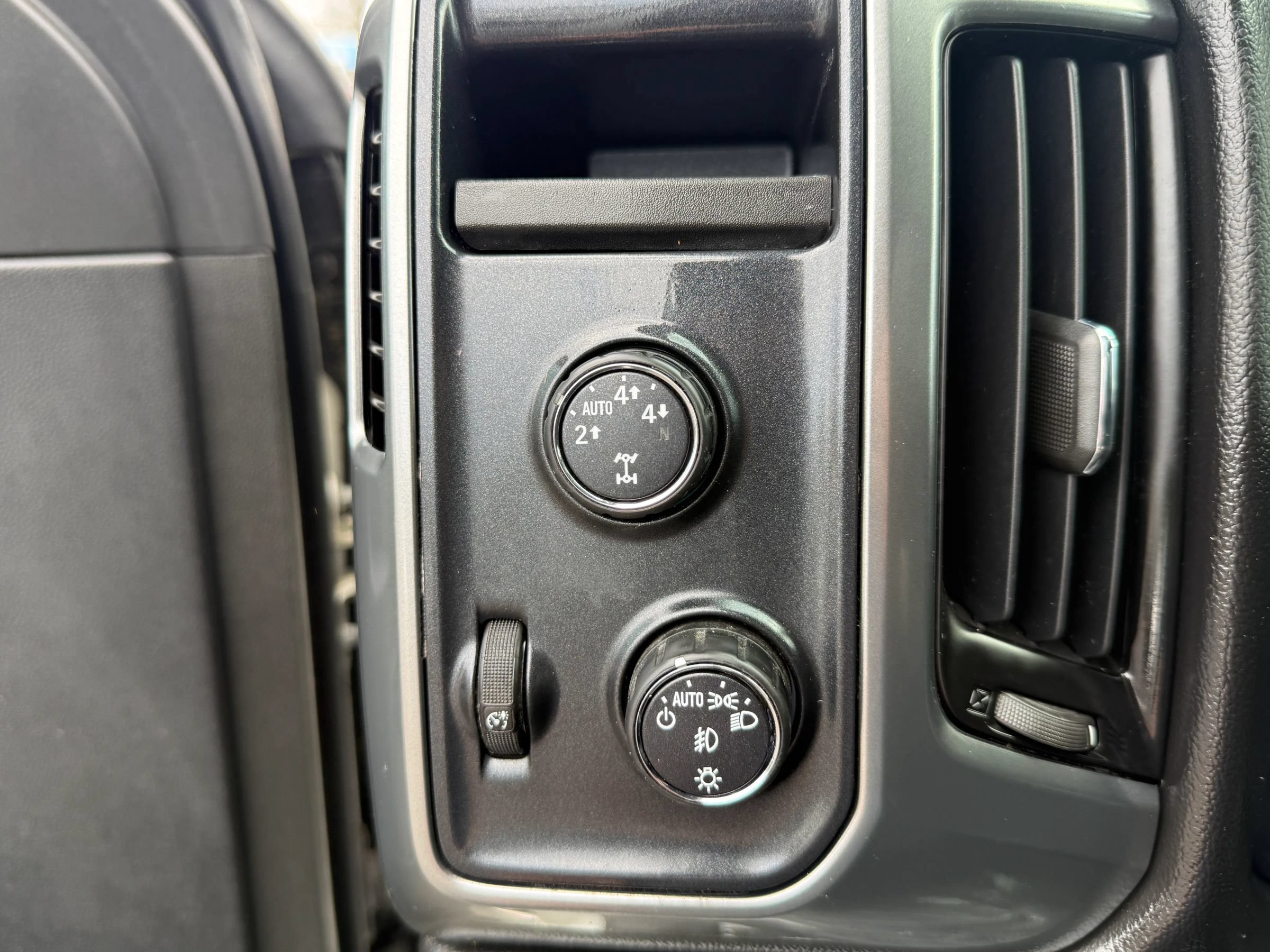 Used 2015 Chevrolet Silverado 1500 LT w/ All Star Edition AWD/4WD image 33