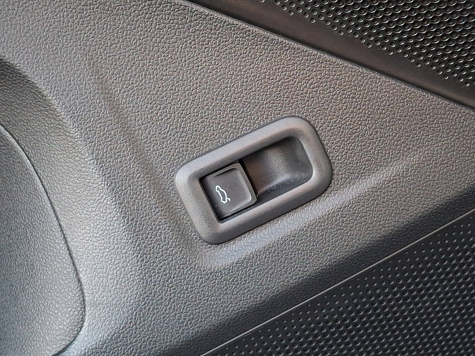 Certified 2025 Volkswagen Tiguan SE image 25