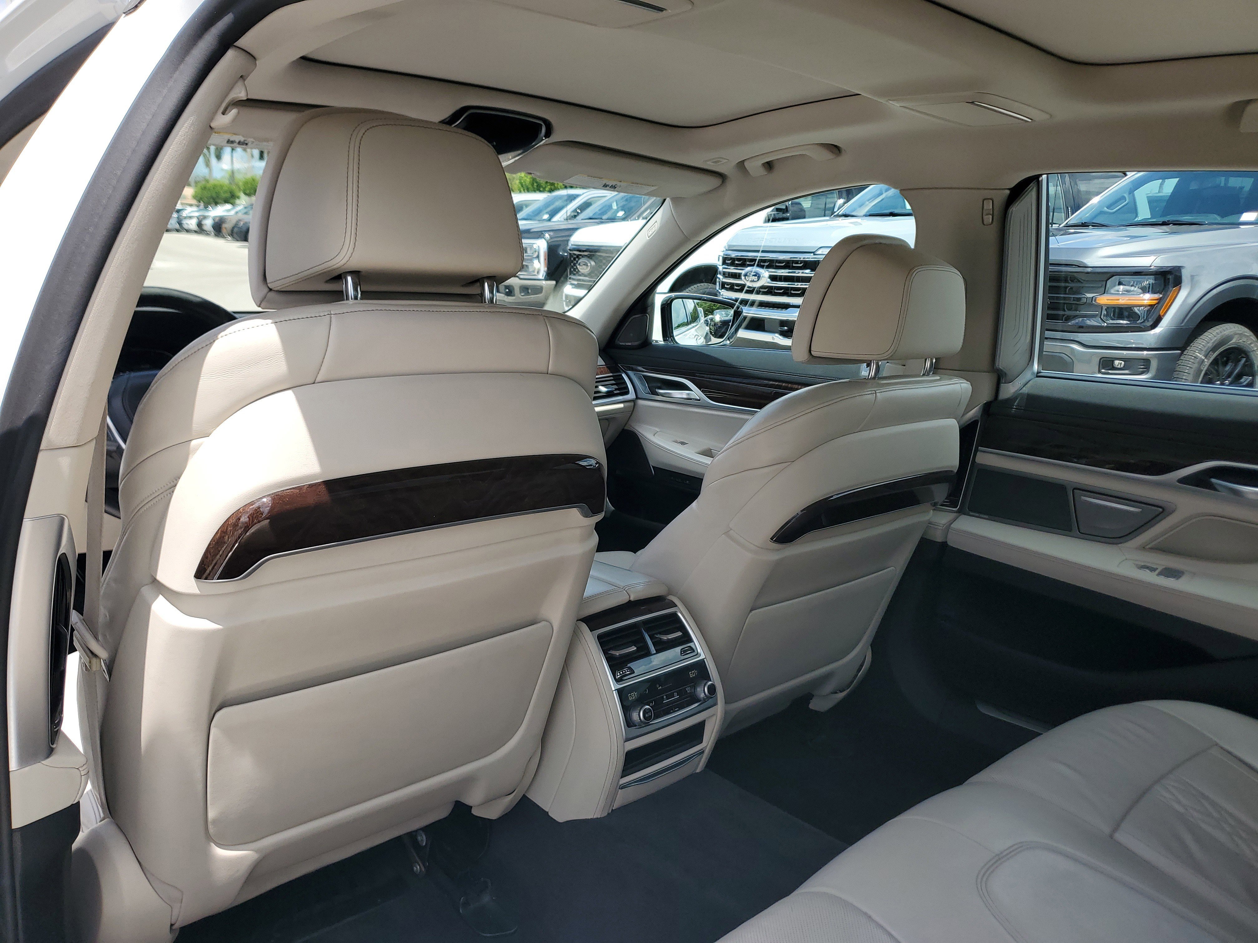 Used 2022 BMW 740i w/ Premium Package RWD image 15