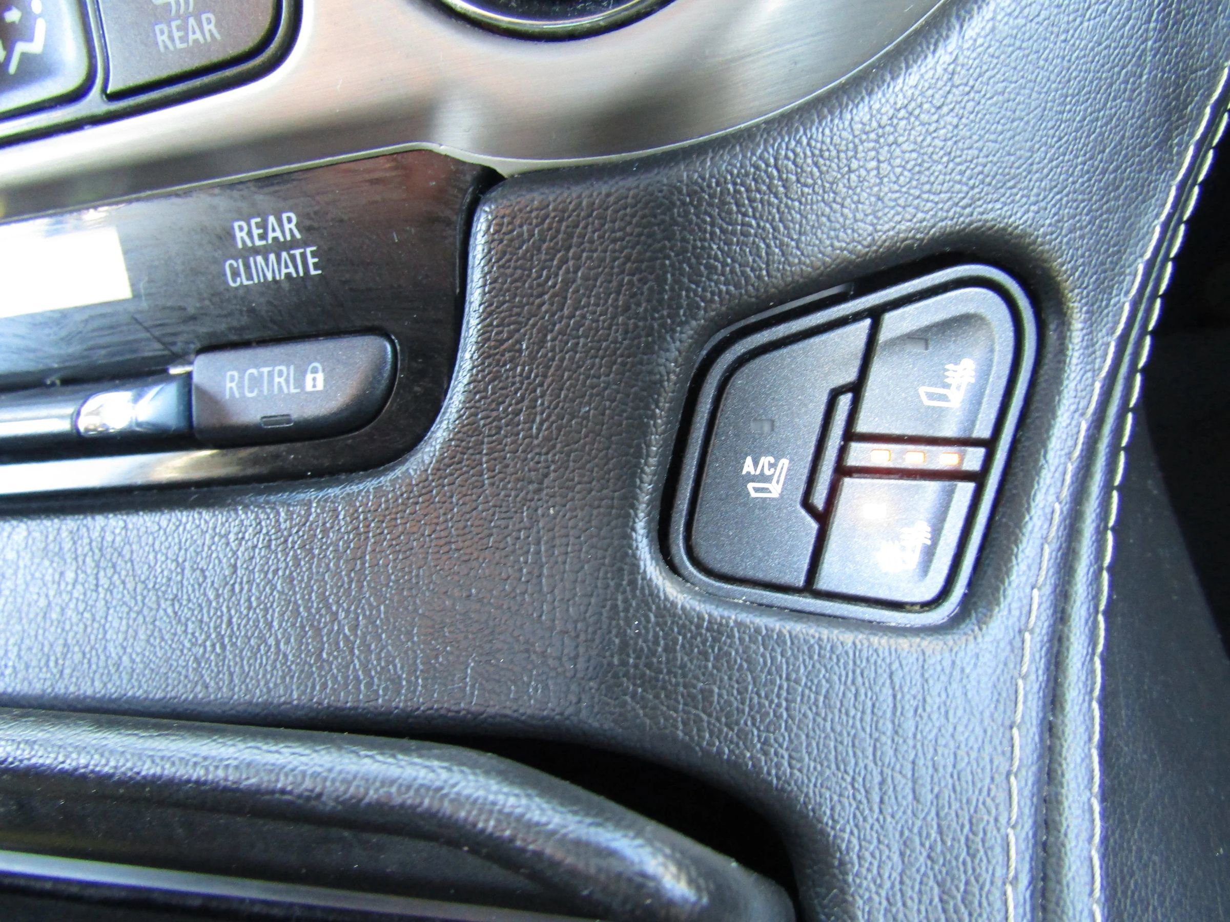 Used 2015 GMC Yukon XL Denali w/ Open Road Package image 33