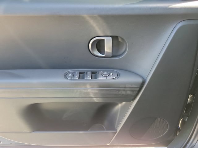 Used 2025 Hyundai Ioniq 5 SE RWD image 23