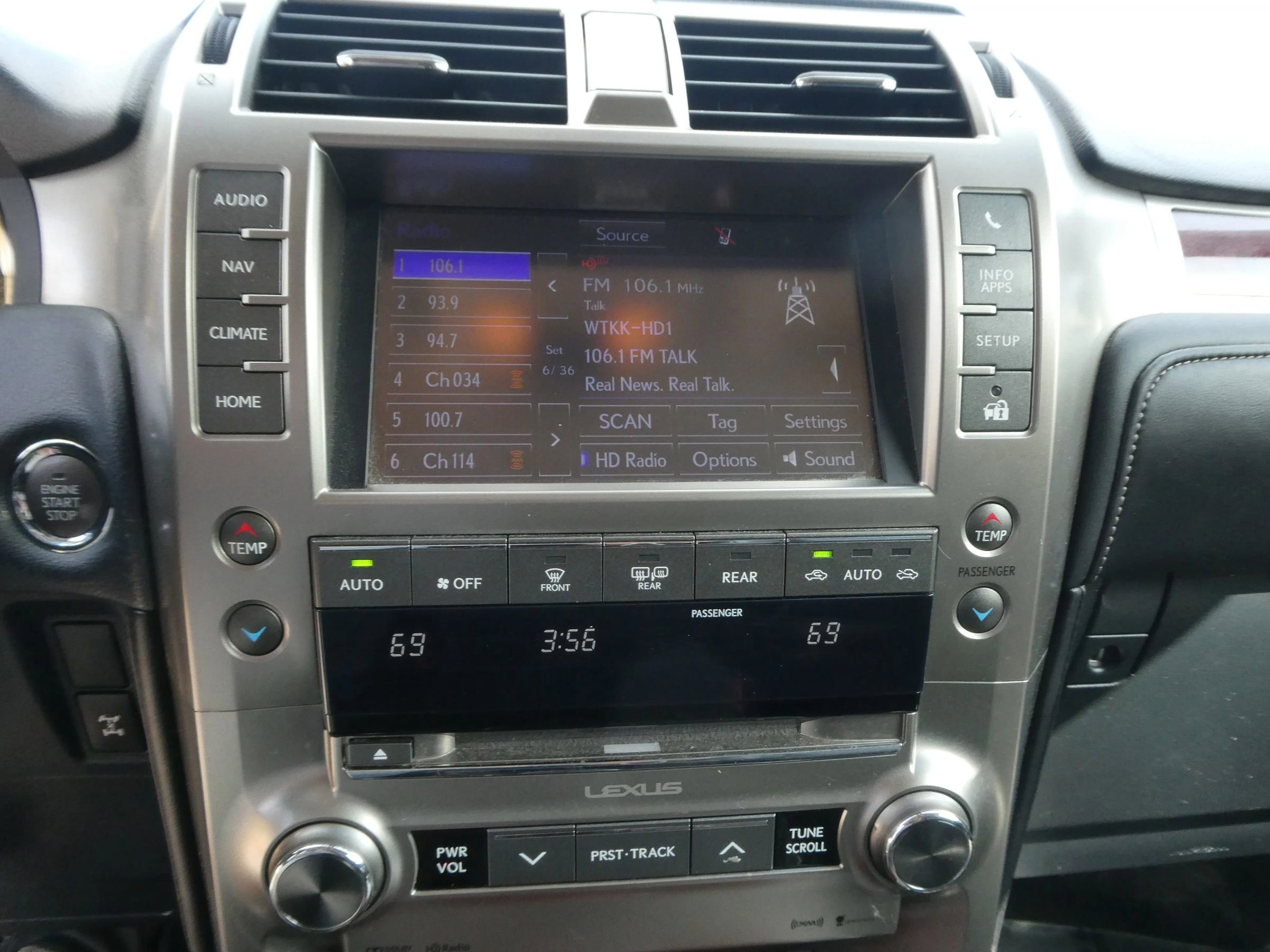 Used 2016 Lexus GX 460 w/ Premium Package image 22