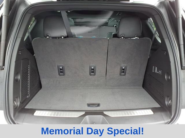 Used 2024 Chevrolet Tahoe High Country AWD/4WD image 11