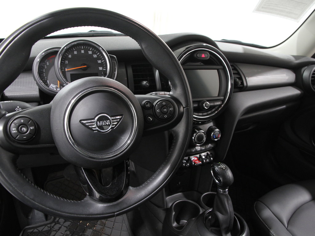 Used 2019 MINI Cooper 2-Door Hardtop image 6