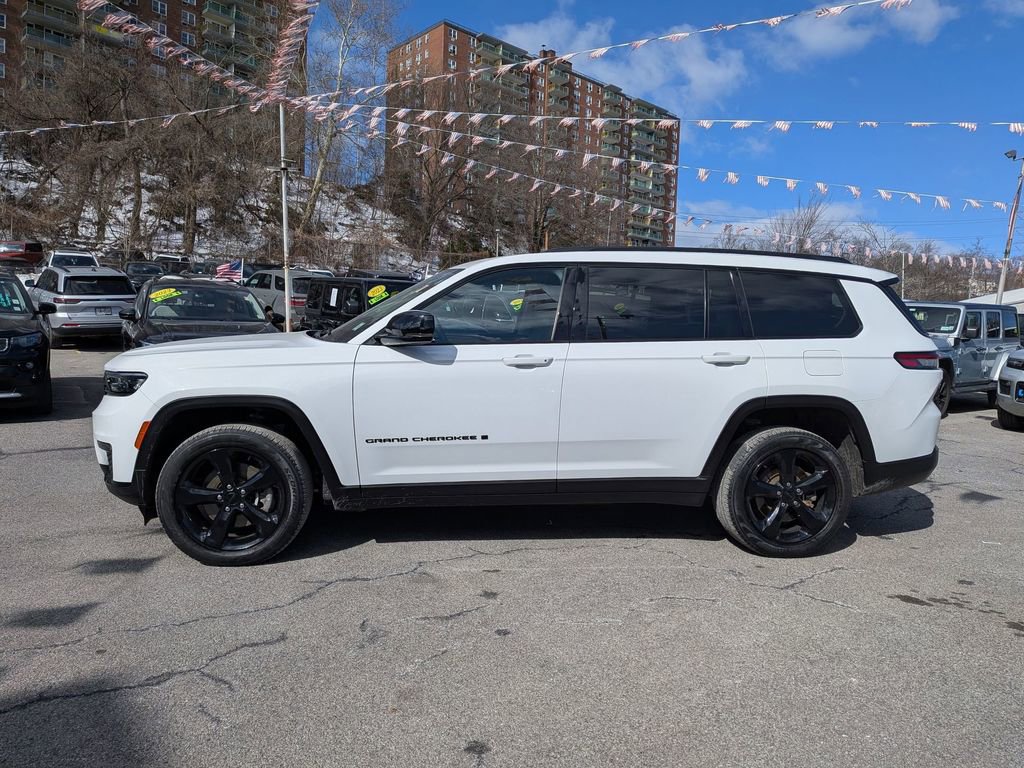 Certified 2023 Jeep Grand Cherokee L Limited w/ Black Appearance Package image 11
