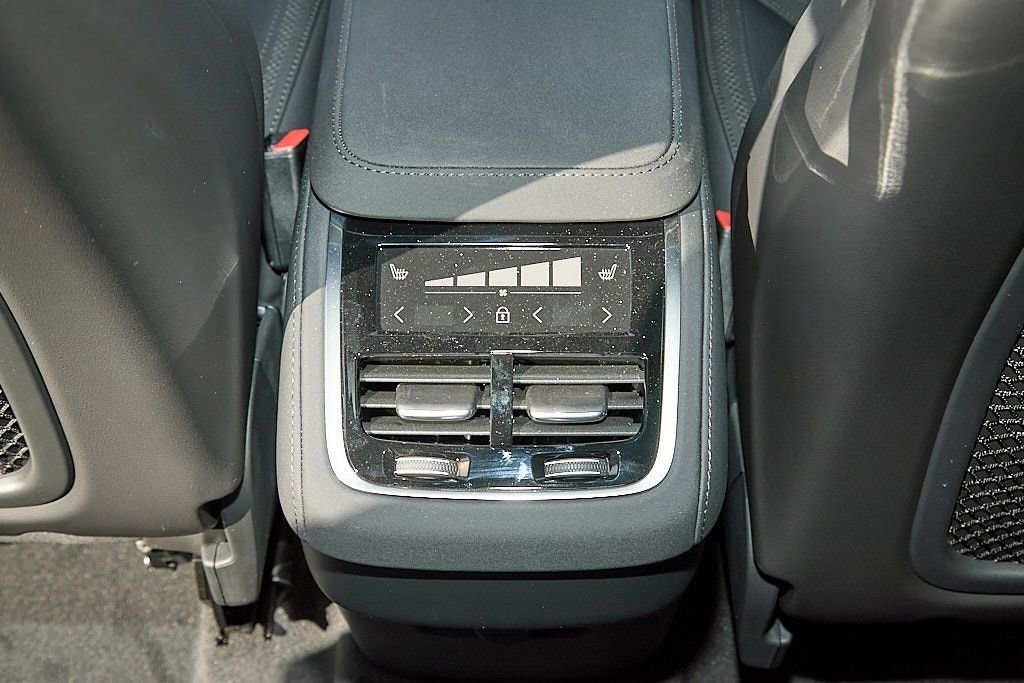 New 2026 Volvo XC90 B6 Plus w/ Protection Package image 24