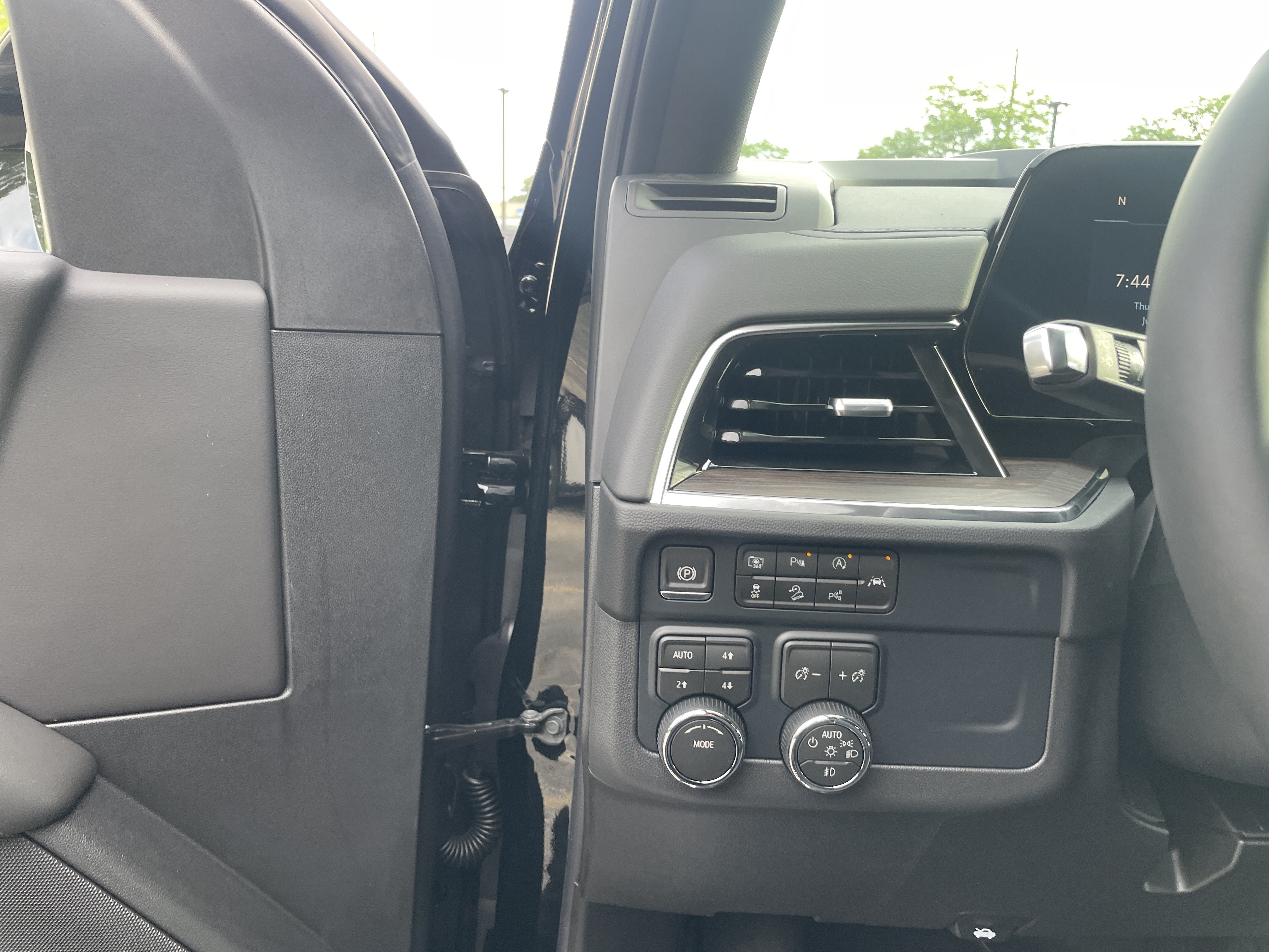 New 2026 Chevrolet Tahoe Z71 w/ Comfort Package AWD/4WD image 15