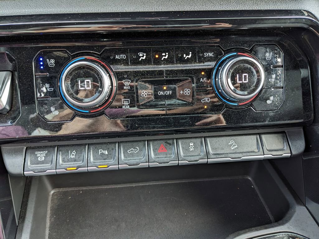 Used 2025 GMC Sierra 2500 AT4 image 34