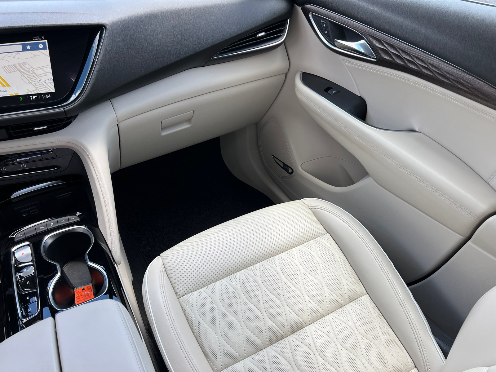 Used 2022 Buick Envision Avenir w/ Technology Package II FWD image 30